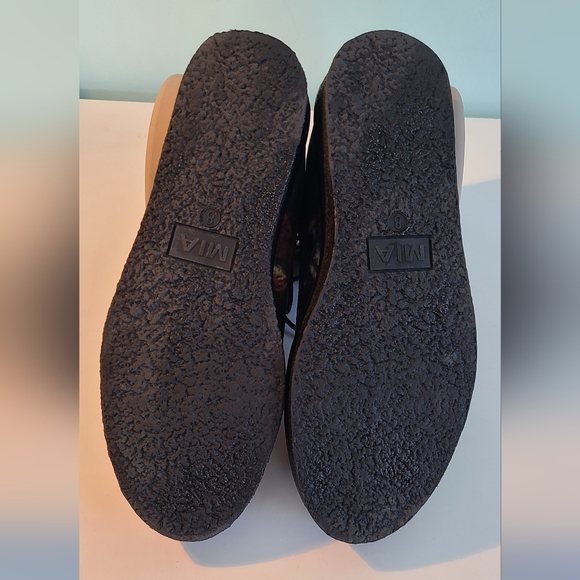 🎉HP!🎉 Floral velvet boots size 8 - Picture 3 of 7